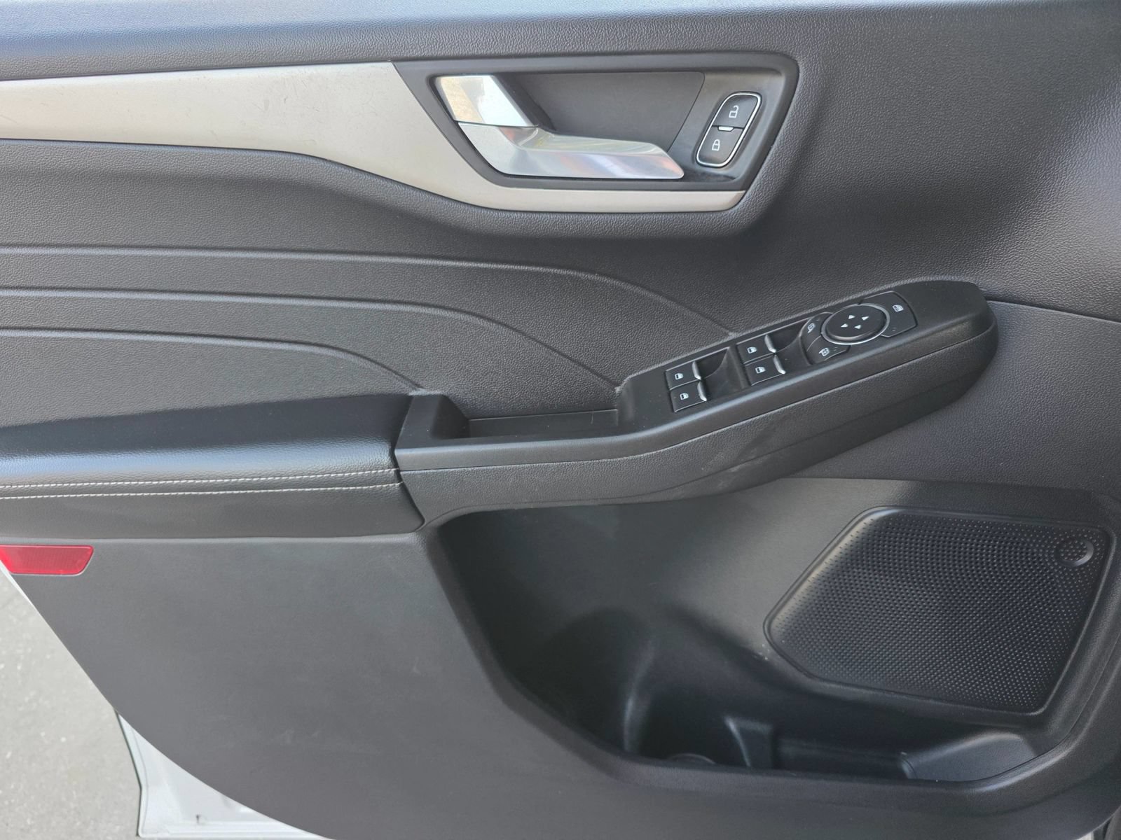Used 2021 Ford Escape SE FWD image 24