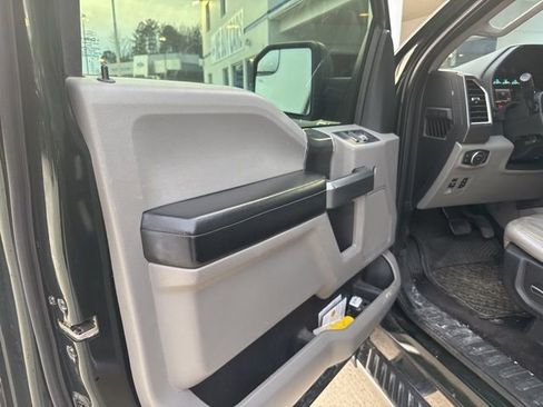 Used 2016 Ford F150 XLT w/ Equipment Group 302A Luxury image 16
