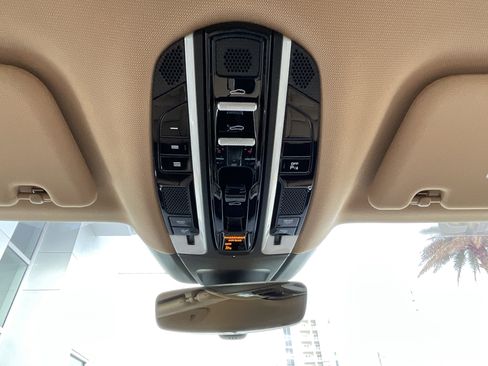 Used 2019 Porsche Panamera 4 image 18