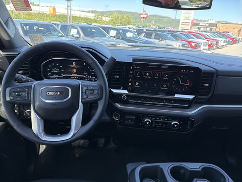 Used 2025 GMC Sierra 1500 SLT AWD/4WD image 15
