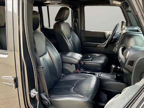 Certified 2018 Jeep Wrangler Unlimited Sahara AWD/4WD image 23