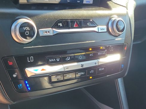 Certified 2020 Ford Explorer ST w/ Premium Technology Package image 31