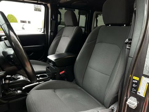 Used 2021 Jeep Wrangler Unlimited Sport image 31