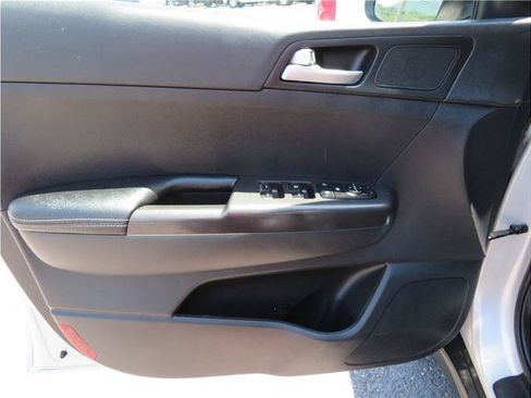 Used 2017 Kia Sportage LX FWD image 12