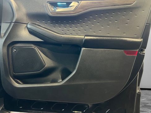 Used 2020 Ford Escape Titanium image 14