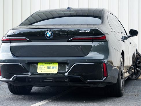 Used 2023 BMW i7 xDrive60 w/ Executive Package 2 AWD/4WD image 5