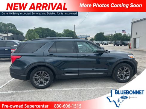 Used 2023 Ford Explorer XLT w/ Equipment Group 202A RWD image 1