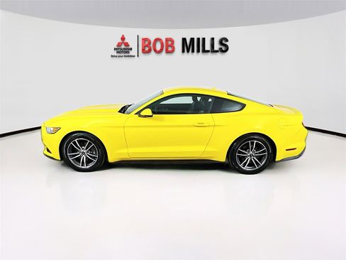 Used 2017 Ford Mustang Premium image 4