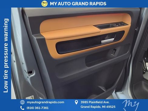 Used 2025 Volkswagen ID. Buzz Pro S image 7