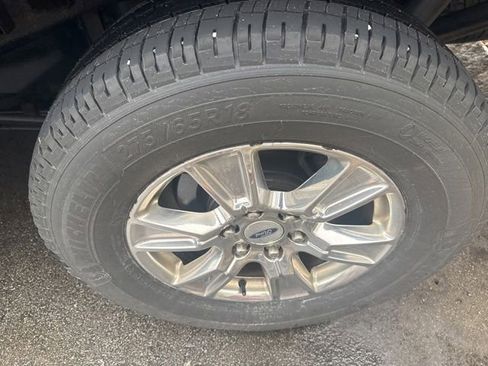 Used 2015 Ford F150 XLT w/ Equipment Group 302A Luxury AWD/4WD image 13