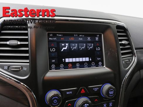 Used 2020 Jeep Grand Cherokee Laredo AWD/4WD image 18