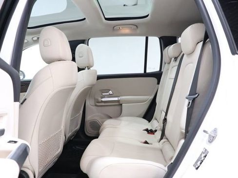 Used 2022 Mercedes-Benz GLB 250 4MATIC image 27