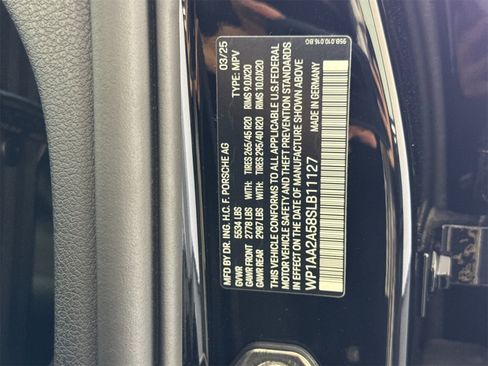 Used 2025 Porsche Macan image 34