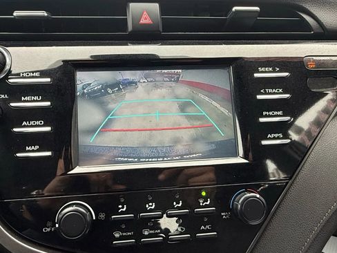 Used 2019 Toyota Camry LE FWD image 18