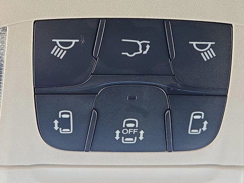 Used 2024 Chrysler Pacifica Touring-L image 20