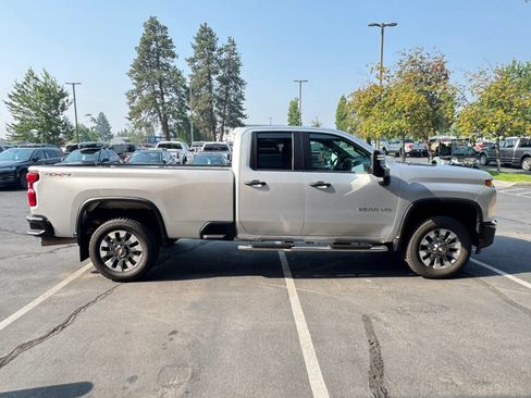 Used 2022 Chevrolet Silverado 2500 Custom w/ Custom Value Package AWD/4WD image 6