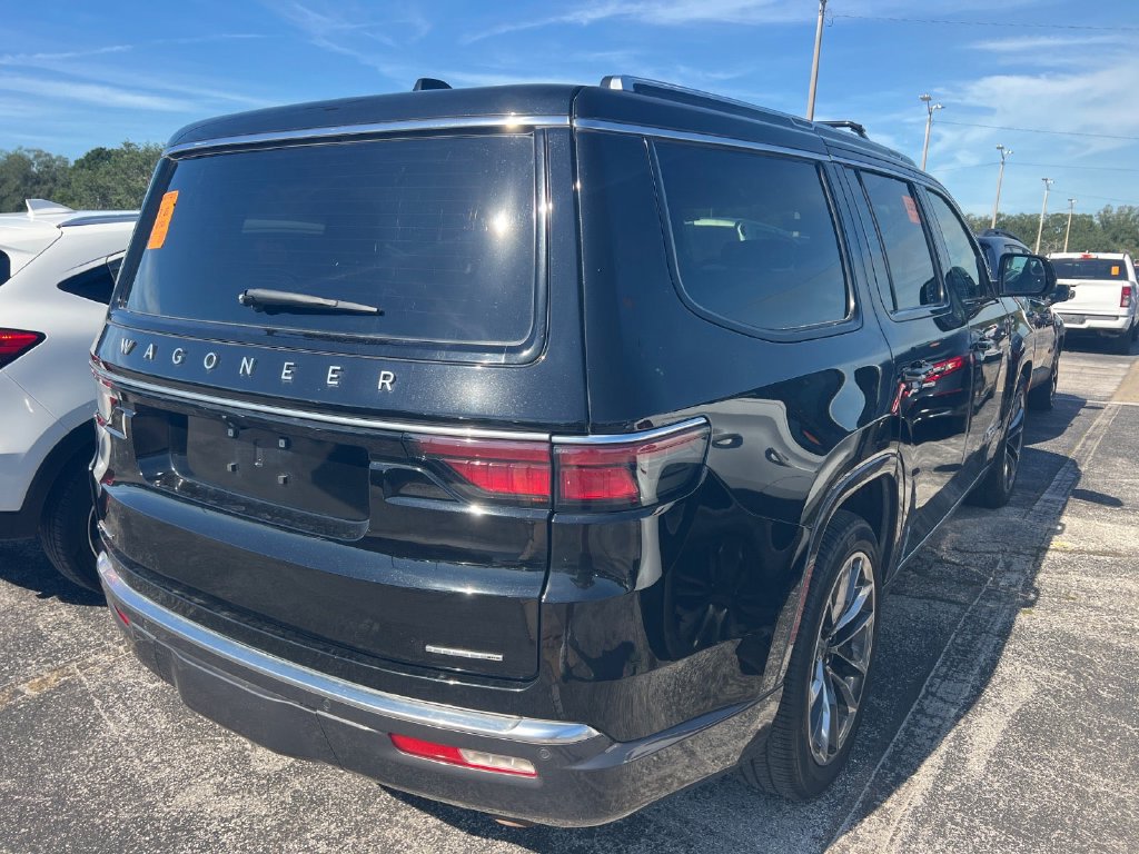 Used 2022 Jeep Wagoneer Series III w/ Premium Group I AWD/4WD image 3