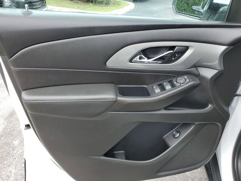 Used 2022 Chevrolet Traverse LT image 15