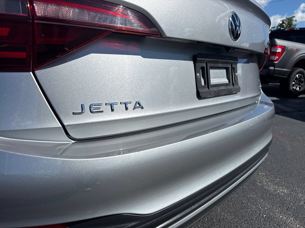 Used 2024 Volkswagen Jetta SE FWD image 11