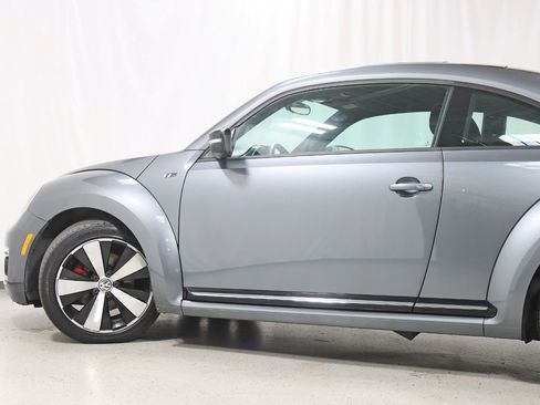 Used 2014 Volkswagen Beetle R-Line FWD image 11