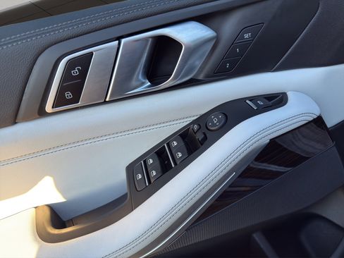 Used 2023 BMW X5 xDrive40i w/ M Sport Package image 12