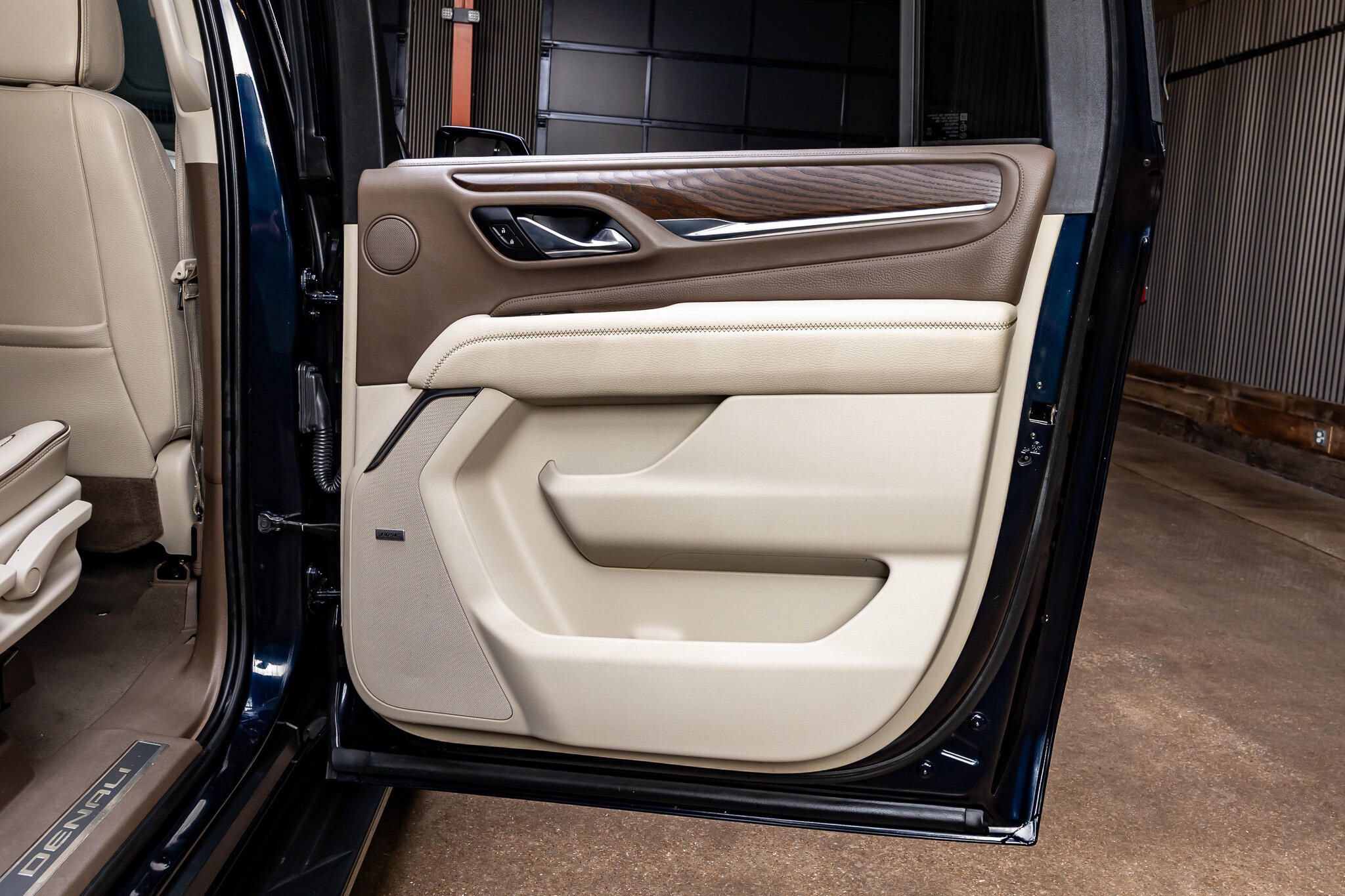 Used 2021 GMC Yukon XL Denali RWD image 36