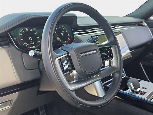 Certified 2025 Land Rover Range Rover SE image 17