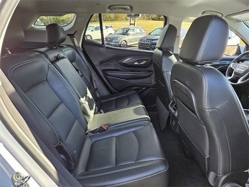 Used 2024 GMC Terrain SLT image 15