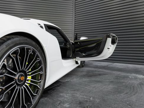 Used 2015 Porsche 918 Spyder AWD/4WD image 41