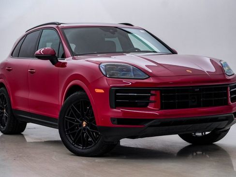 Certified 2024 Porsche Cayenne image 8
