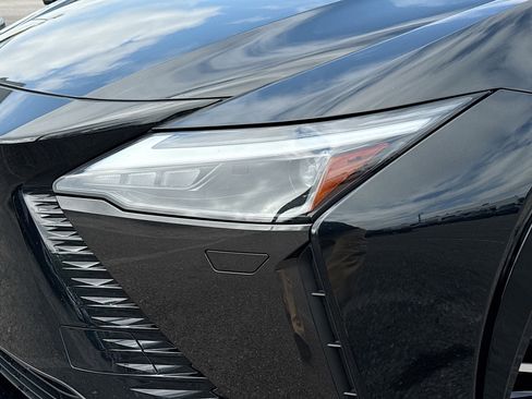 Used 2024 Lexus RZ 450e Premium image 9