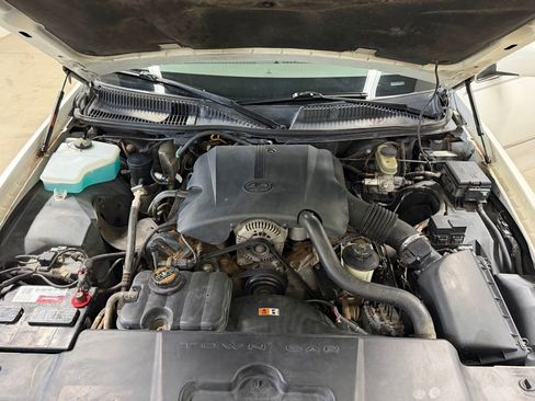 Used 2000 Lincoln Town Car Executive RWD image 34