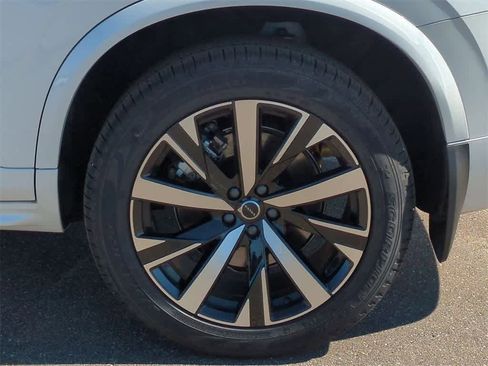 New 2025 Volvo XC90 B5 Core w/ Protection Package Premier image 12