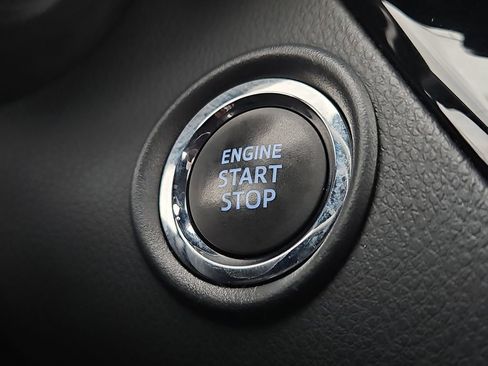 Used 2020 Toyota C-HR XLE image 25