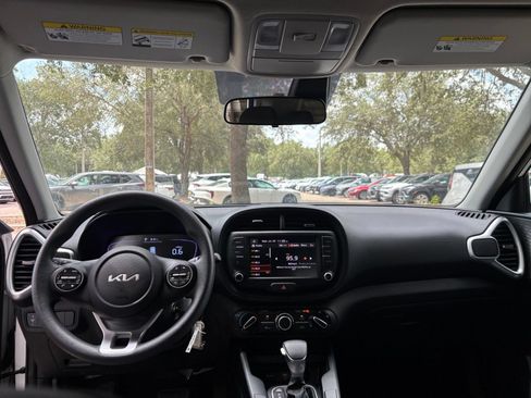 Used 2025 Kia Soul LX w/ LX Technology Package FWD image 31