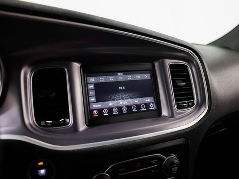 Used 2019 Dodge Charger SXT image 24