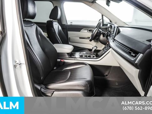 Used 2024 Kia Carnival LX image 20