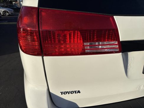 Used 2004 Toyota Sienna CE image 31