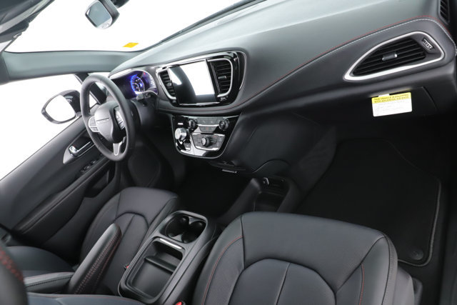 New 2027 Chrysler Pacifica Select FWD image 31