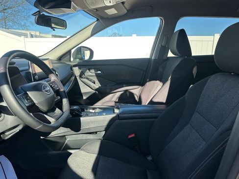 Certified 2025 Nissan Rogue SV FWD image 41