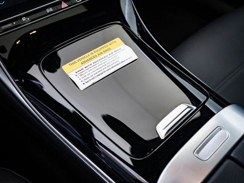 Certified 2025 Mercedes-Benz C 300 4MATIC Sedan image 32