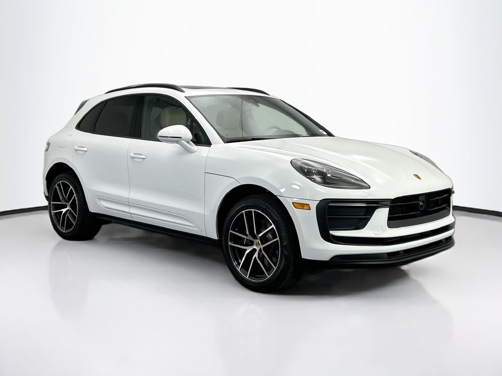 Used 2026 Porsche Macan AWD/4WD image 9