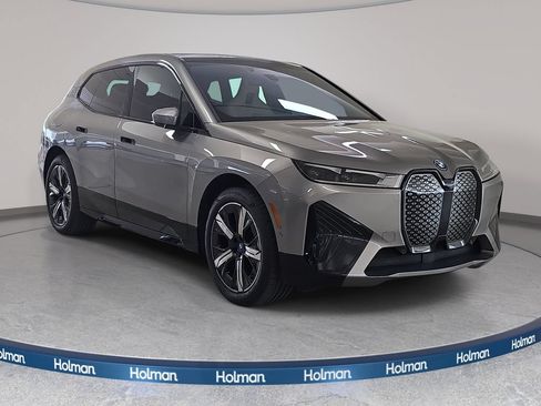 Used 2024 BMW iX xDrive50 w/ Sport Package AWD/4WD image 4