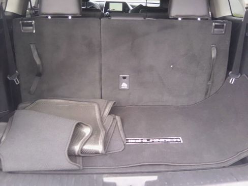 Used 2024 Toyota Highlander XLE image 11