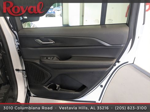 Used 2024 Jeep Grand Cherokee L Altitude RWD image 9