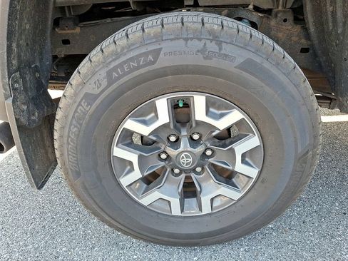 Used 2022 Toyota Tacoma TRD Off-Road w/ TRD Premium Off Road Package AWD/4WD image 8