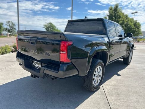 Used 2025 Toyota Tacoma SR5 AWD/4WD image 9