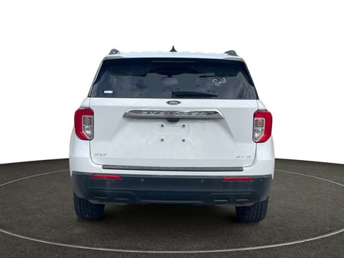 Used 2023 Ford Explorer XLT image 5