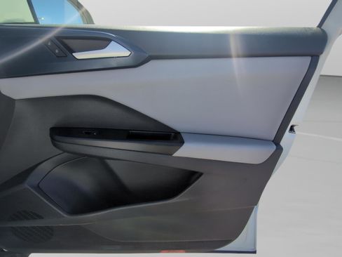 Used 2023 Volkswagen Taos SE w/ Panoramic Sunroof Package AWD/4WD image 23