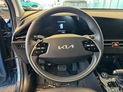 Used 2023 Kia Niro FWD image 17